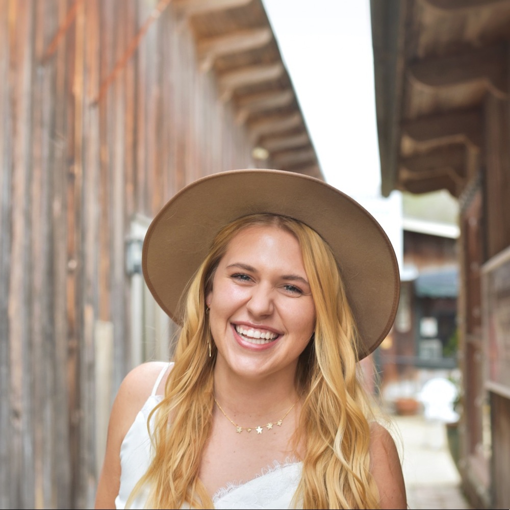 Meet your Posher, Brooke